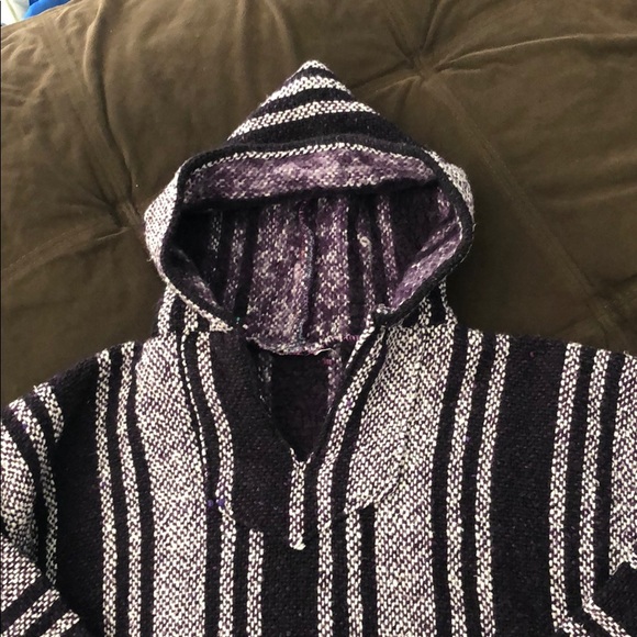 Women’s small poncho - Picture 2 of 2